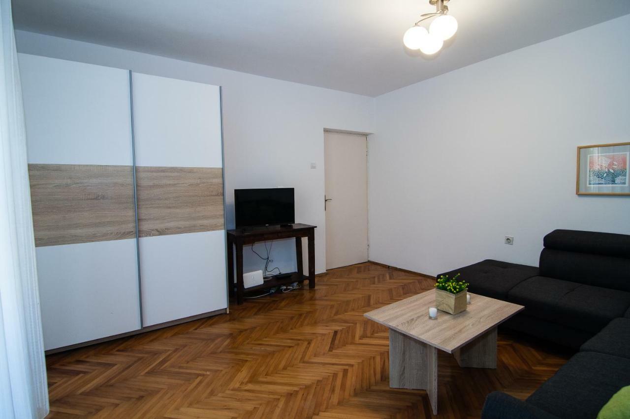 New Renovated Apartment 15 Min From Beach On Foot Pola Esterno foto