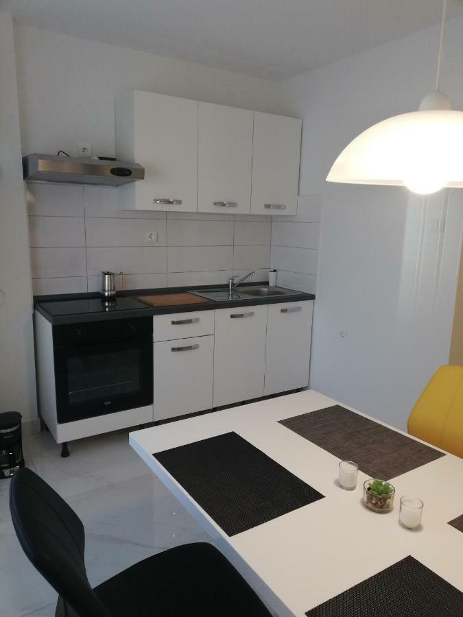 New Renovated Apartment 15 Min From Beach On Foot Pola Esterno foto